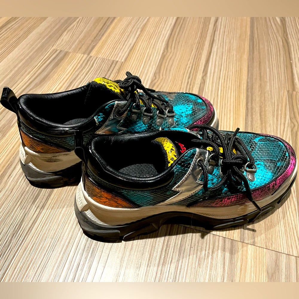 Platform sneakers 7.5